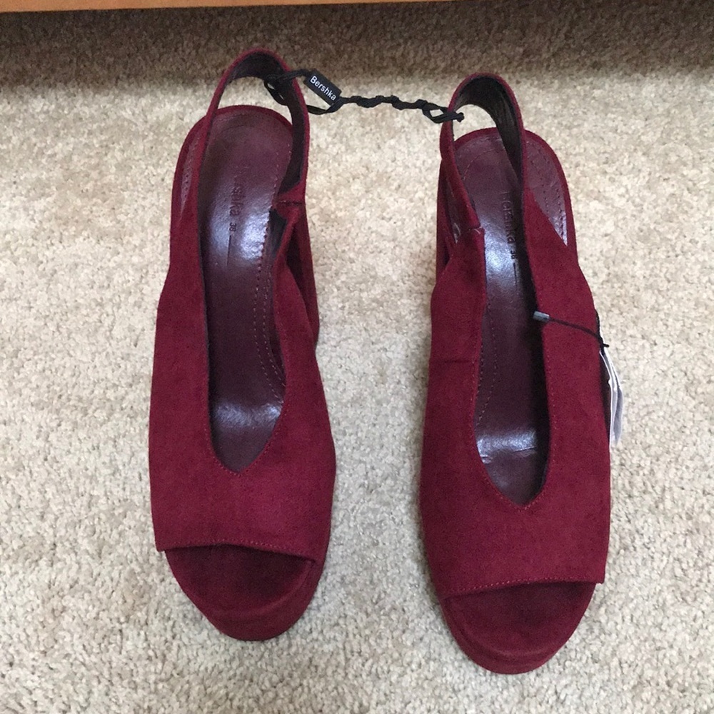 NWT! BERSHKA Size 6.5 faux suede peep toe platform